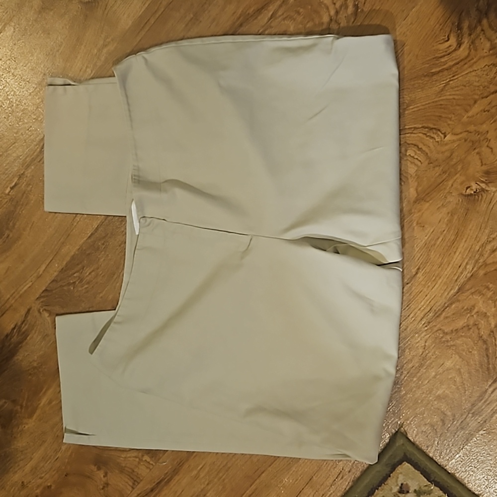NWOT Chico's cropped khaki pants size 16 (Chico's sizing 3)